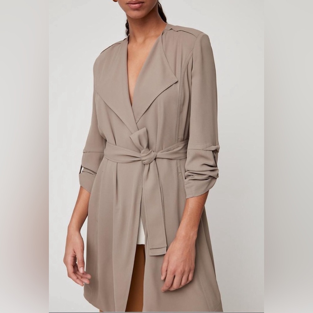 Aritzia Babaton Quincey Flowy Lightweight trench coat Size Medium In Taupe - Picture 2 of 16